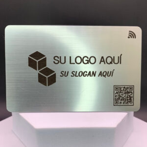 Smart cards en metal plateada con corte láser